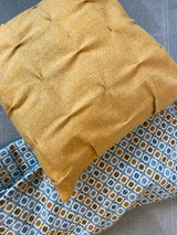 Wollkissen / Kissenbezug aus Merinowolle Burel Factory 'Cross Draped' bernsteingelb 50x50