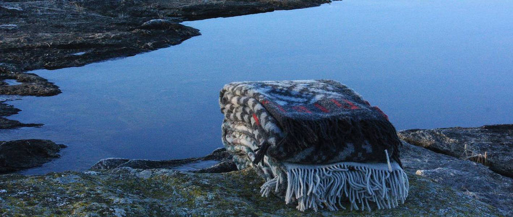 Öjbro Vantfabrik - traditionelle schwedische Heimtextilien aus feiner Merinowolle: Wollplaids und Sitzunterlagen