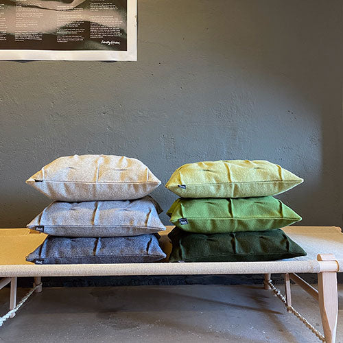 Wollkissen / Kissenbezug aus Merinowolle Burel Factory 'Cross Draped' grau 50x50