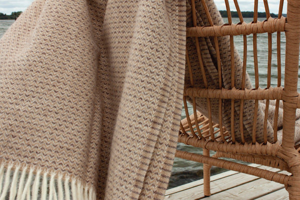 Wolldecke / Plaid aus Wolle Arctic 'Saxo' latte 130x200