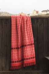 Wolldecke / Plaid aus Merinowolle Öjbro 'Ekshärad' rot 130x220