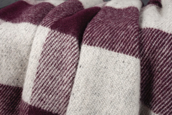 Wolldecke / Plaid aus Wolle Arctic 'Pepita' plum 130x200
