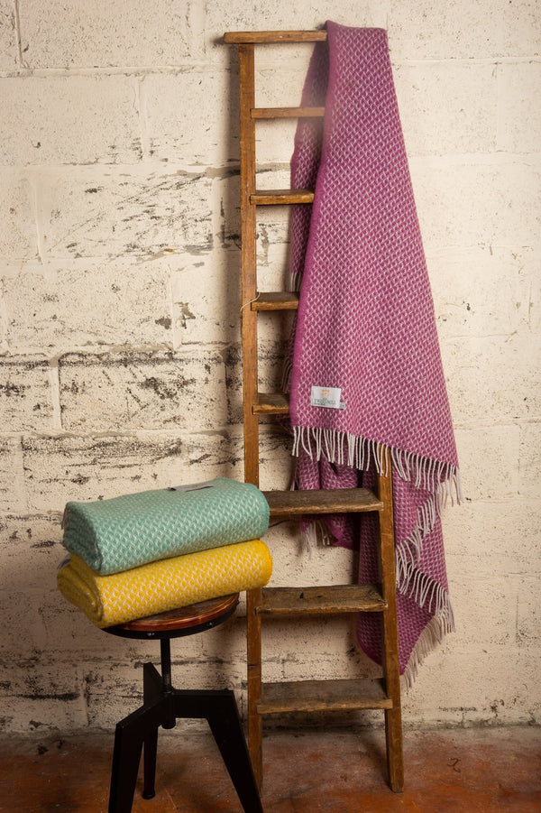 Wolldecke / Plaid aus Wolle Tweedmill 'Diamond' Mulberry 140x183