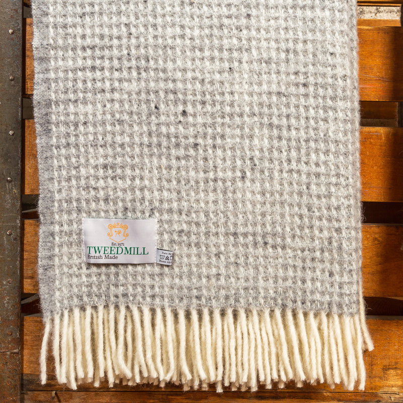 Wolldecke / Plaid aus Wolle Tweedmill 'Waffle' Grey 140x240